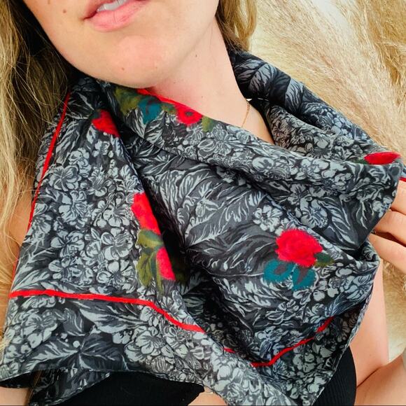 VINTAGE Dark Light Grey Black Red Floral Printed Pattern Scarf Hair Wrap - Picture 1 of 4